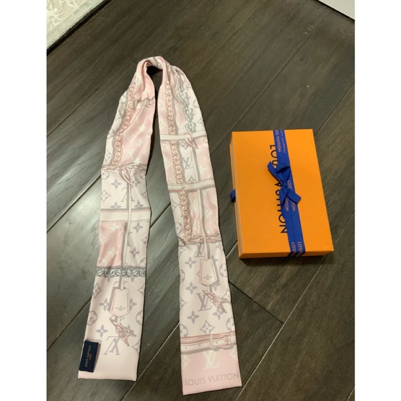 Louis Vuitton MONOGRAM CONFIDENTIAL BANDEAU pink